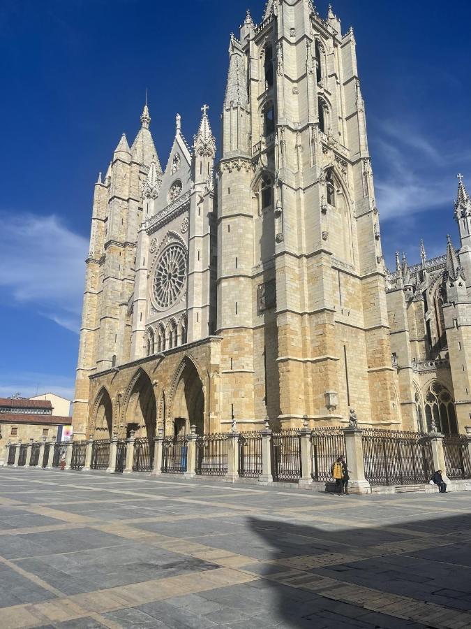 Hostal Julio Cesar La Virgen del Camino Dış mekan fotoğraf