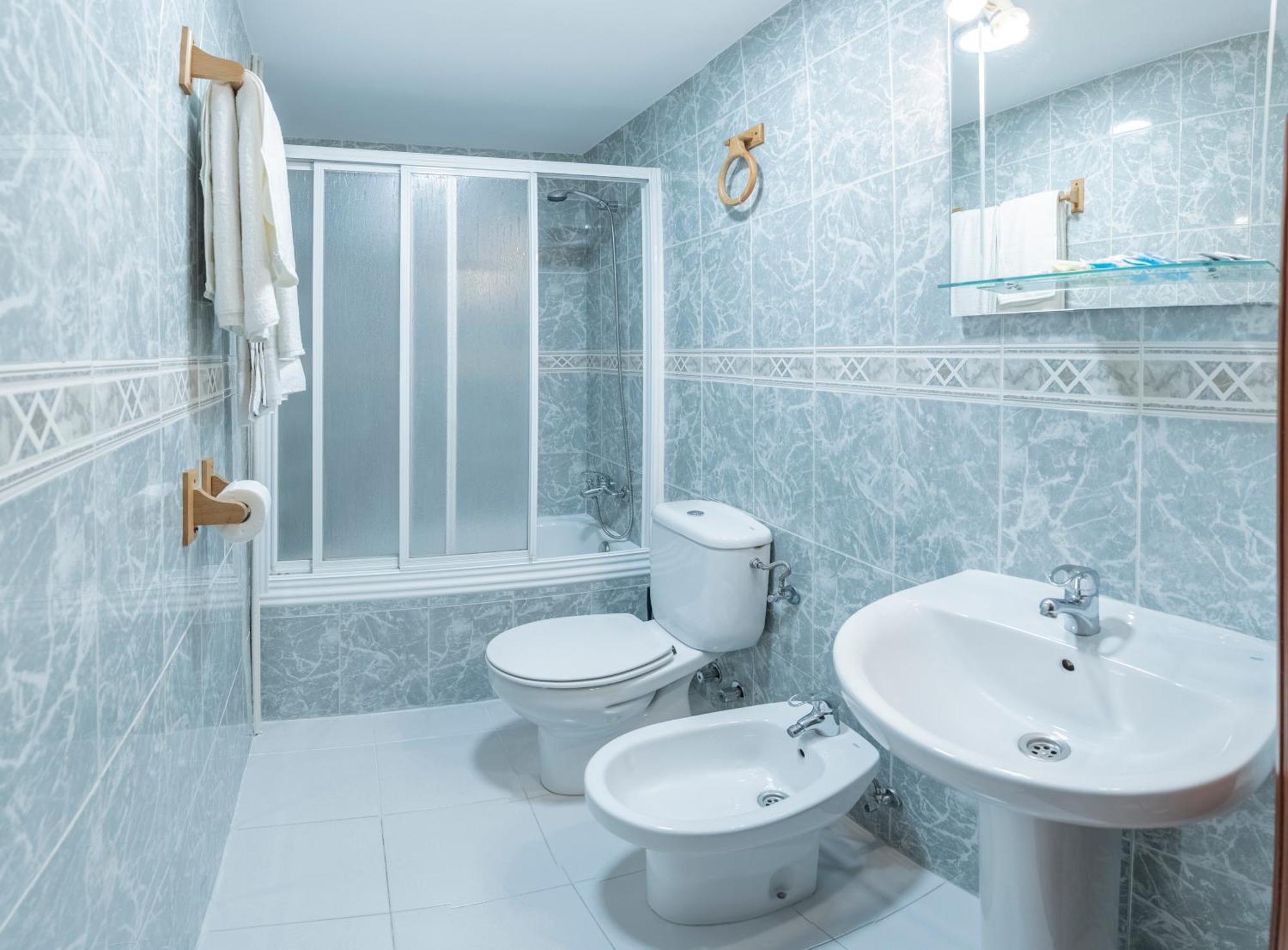 Hostal Julio Cesar La Virgen del Camino Dış mekan fotoğraf