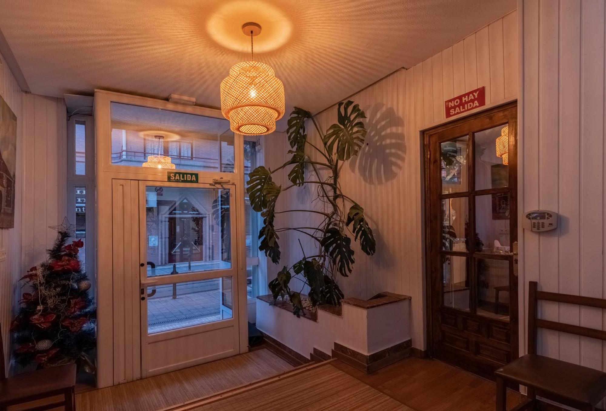 Hostal Julio Cesar La Virgen del Camino Dış mekan fotoğraf