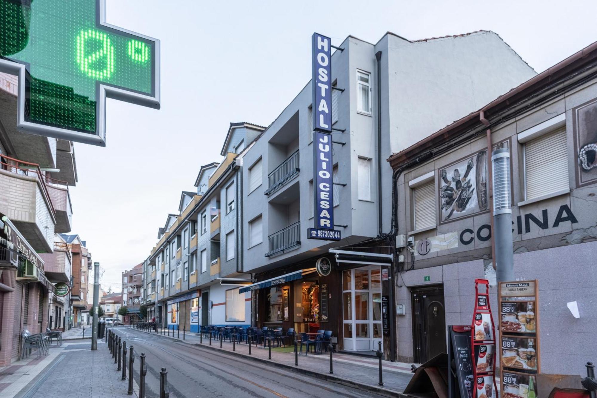 Hostal Julio Cesar La Virgen del Camino Dış mekan fotoğraf