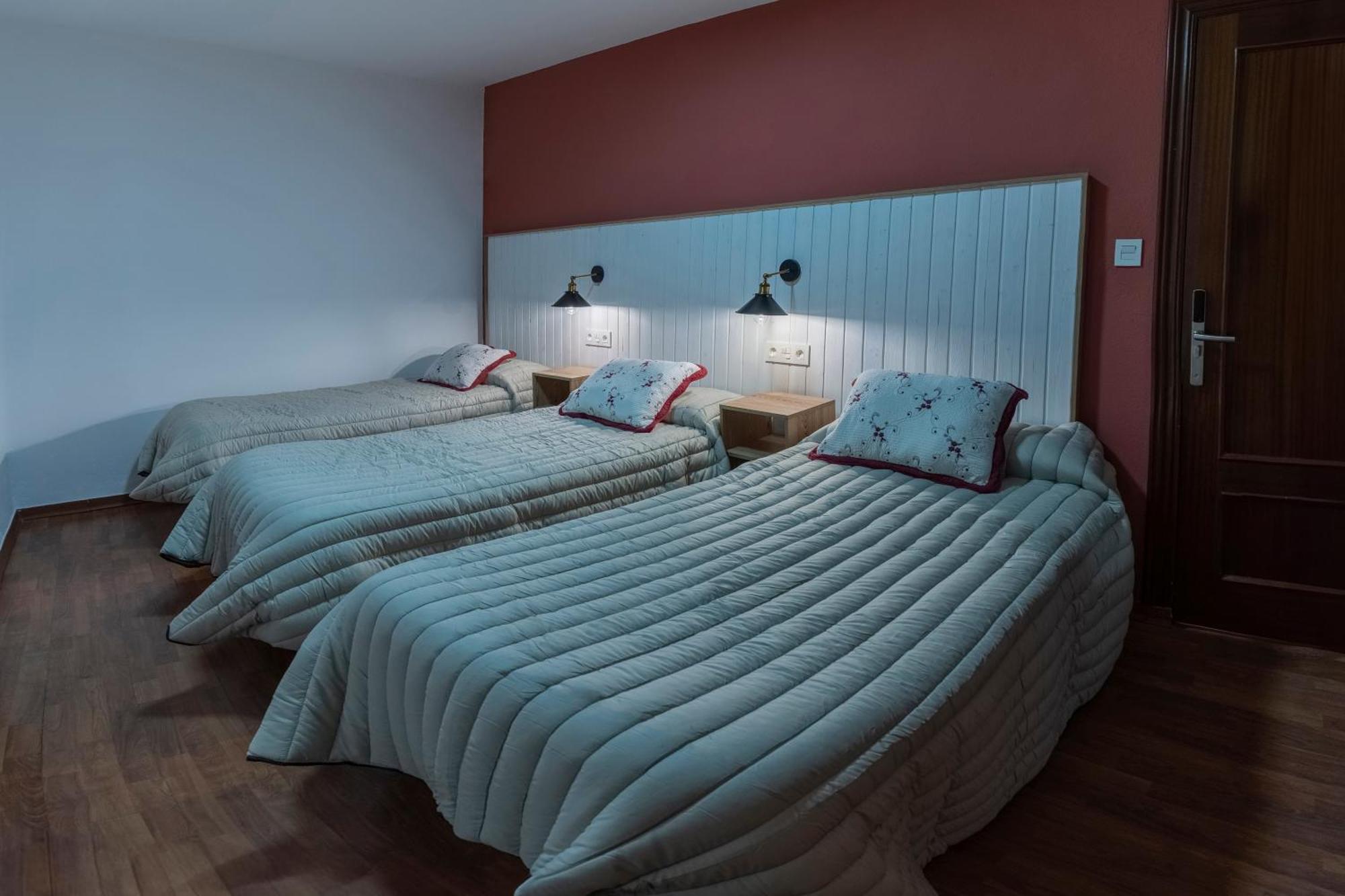 Hostal Julio Cesar La Virgen del Camino Dış mekan fotoğraf
