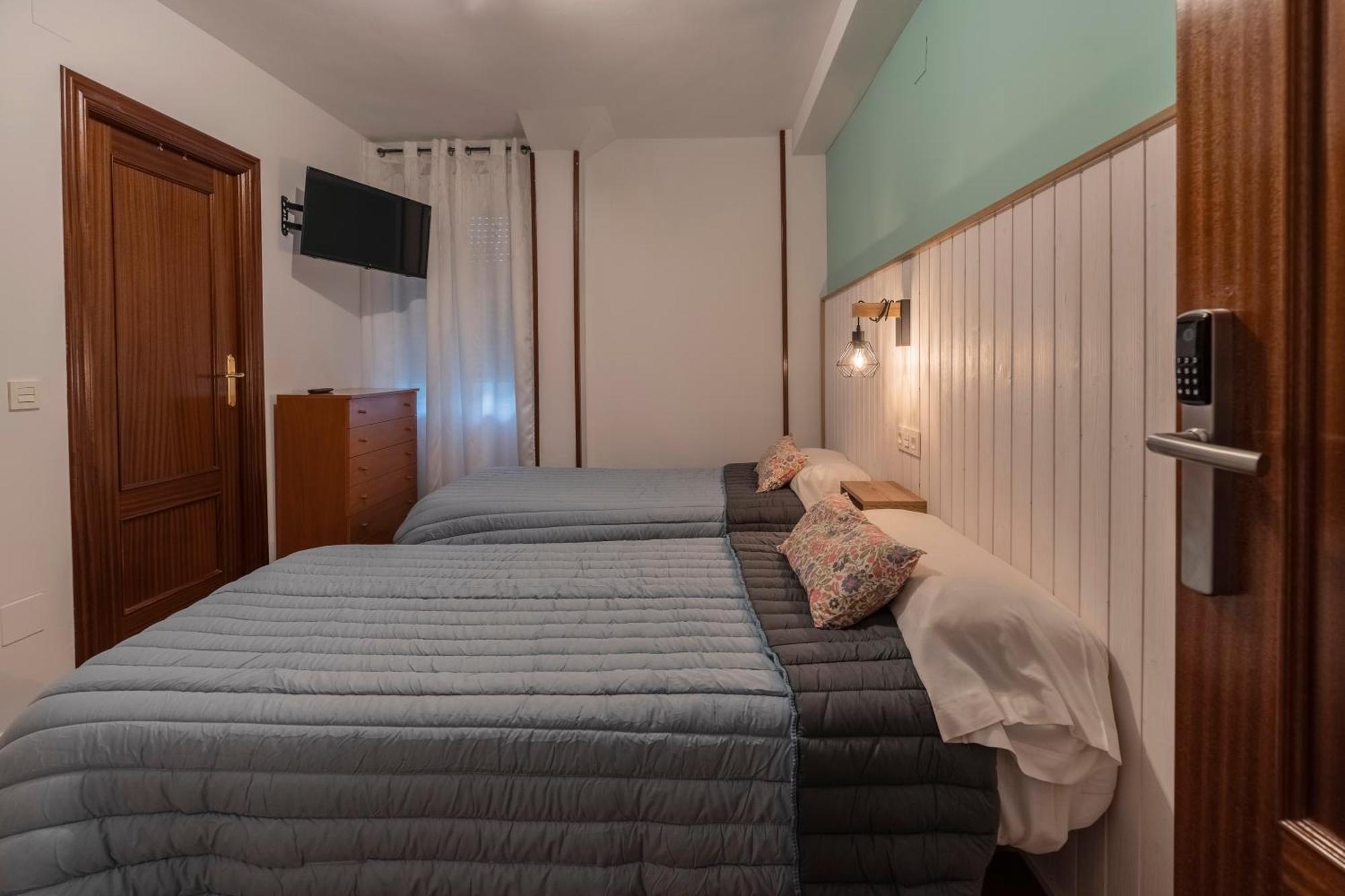 Hostal Julio Cesar La Virgen del Camino Dış mekan fotoğraf